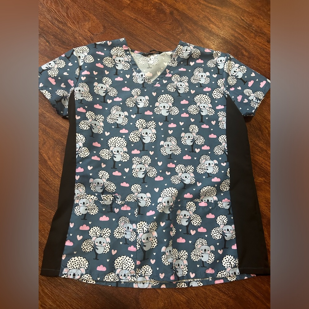 Women’s Koala Bear Scrub Top.  Size Large
